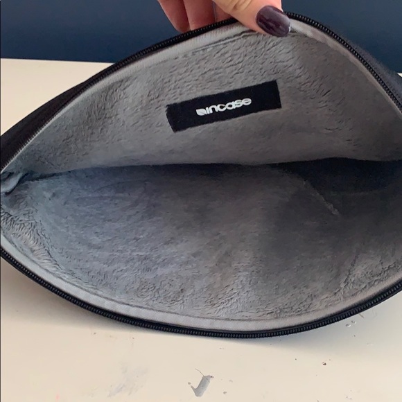 Incase computer case - Picture 2 of 3